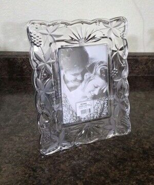 Mikasa Garden Terrace Elegant picture frame 9x11 for 5x7 picture Crystal